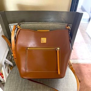 Large crossbody Dooney and Bourke